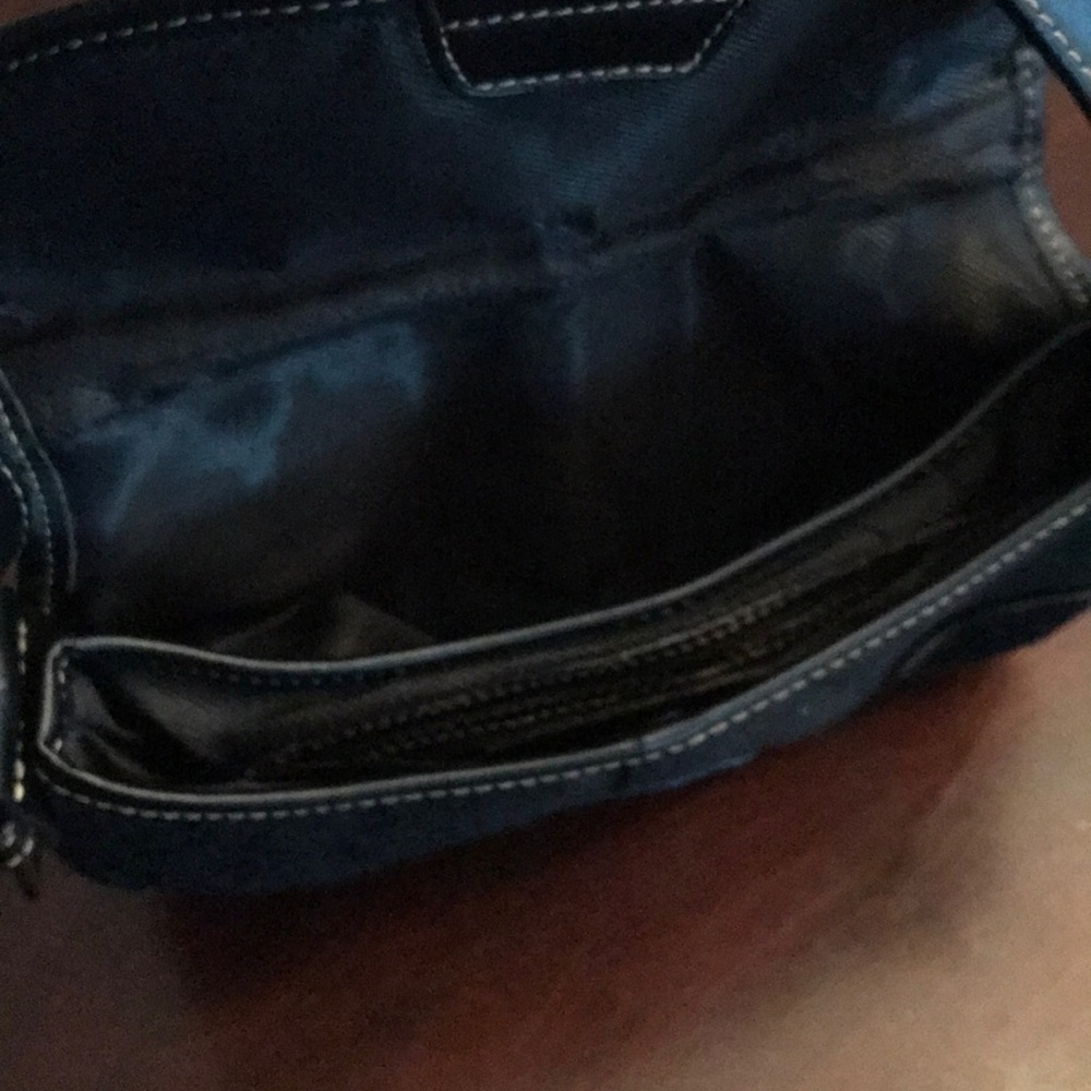 Handbag - Picture 3 of 6